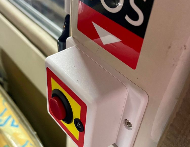園バス内の緊急ボタン